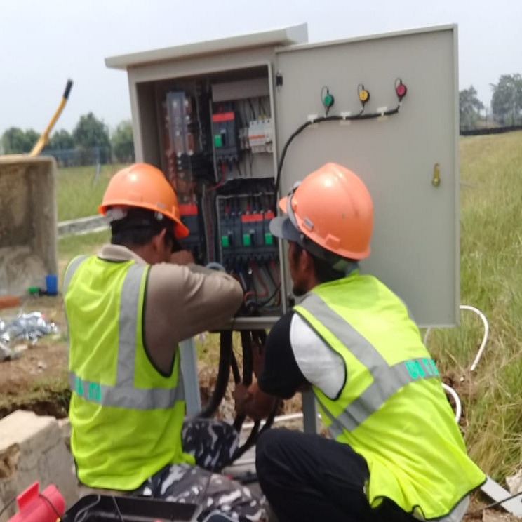 pekerjaan panel elektrik